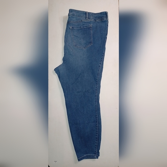 A Torrid Feel The Fit Midfit Super Skinny Jeans - Picture 4 of 9